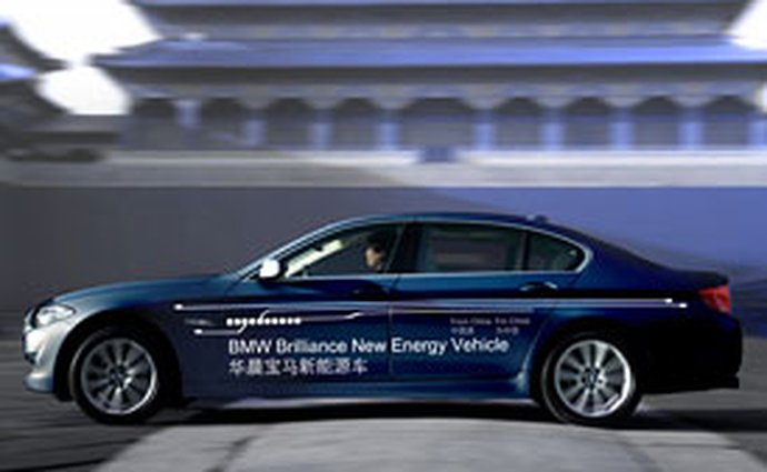 BMW 5 Plug-In Hybrid: Čína sobě