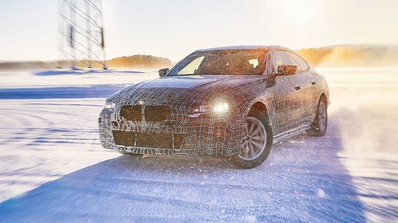 BMW poprvé ukázalo chystaný elektromobil i4. Nové čtyřdveřové kupé ujede přes 600 km!