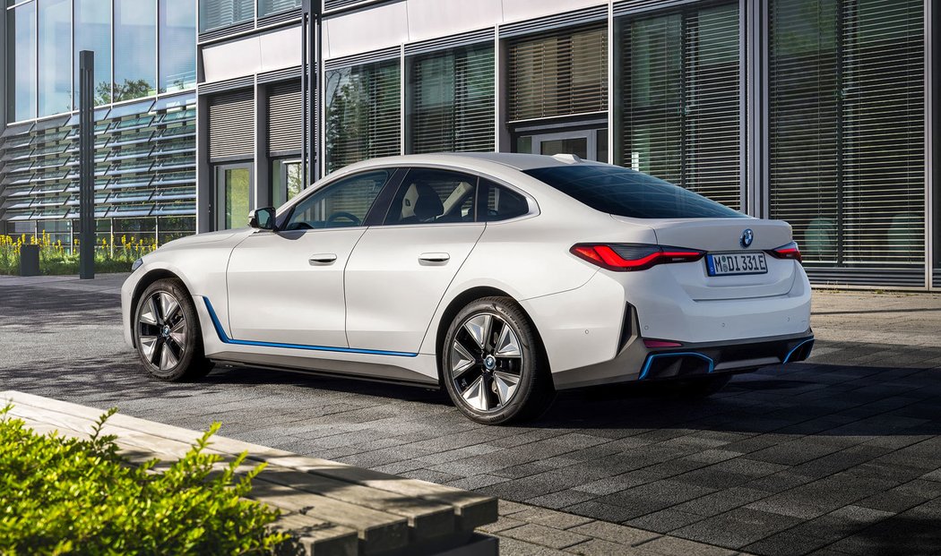 BMW i4