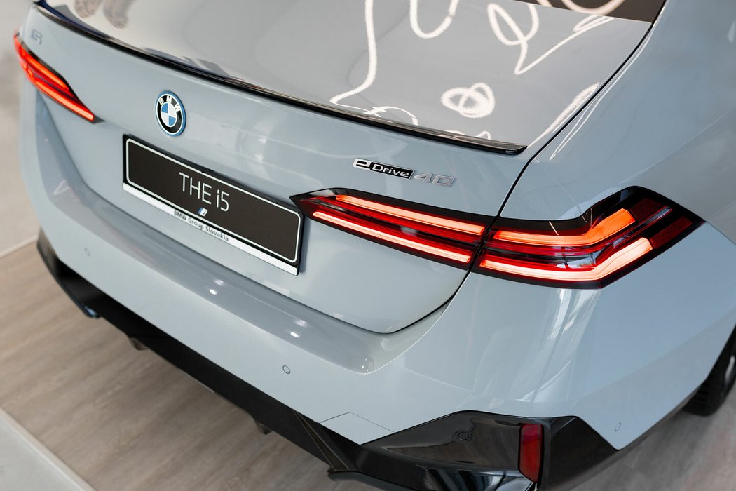 BMW i5