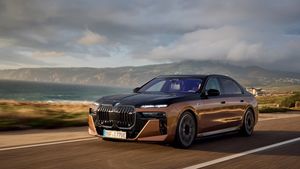 Za volantem nejsilnějšího elektromobilu BMW i7 M70: Drtivá síla a nebeské čalounění