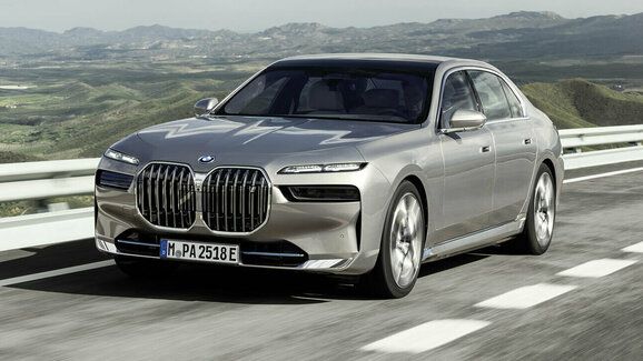 Nové BMW řady 7 oficiálně: Nabídne spousty obrazovek a nejprve jen elektromotory