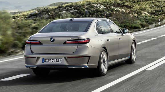 BMW i7 je nejtěžším modelem značky, další novinky už by však měly být jen lehčí