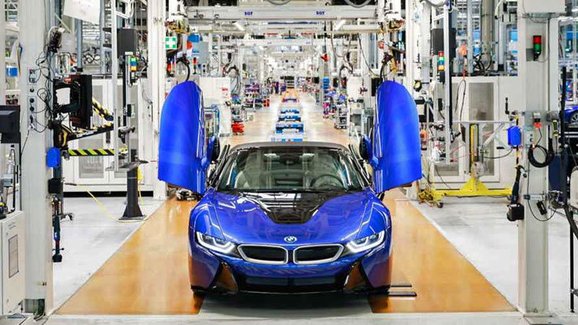 BMW i8 definitivně mizí z výroby, poslední kus je unikát