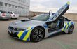 Proč policejní superauto, extrémně rychlé BMW, které měla Policie ČR zapůjčené k testování, ihned po havárii odvezla odtahovka v kontejneru, aby ho nikdo neviděl?