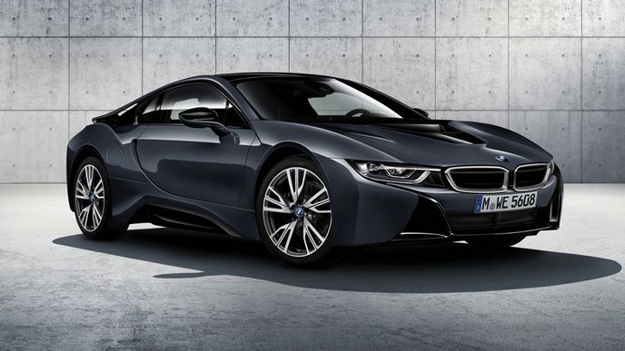 BMW vytvořilo limitovanou edici elektrického modelu i8 v provedení Protonic Dark Silver Edition