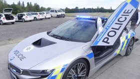 Hybrid BMW i8 číslo 2. Po květnové nehodě nyní společnost BMW Group zapůjčila jihomoravské policii druhý supersportovní speciál. Do ostré služby vyrazí už ve středu.