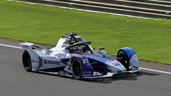 Formule E možná vymění baterky za vodík, ve hře je i jeho spalování