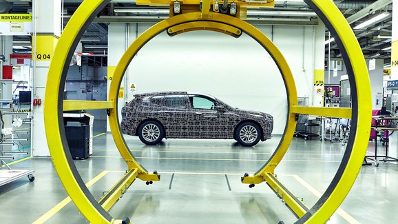 BMW iNext: Mnichovští ukazují něco tajného, co přijde až v roce 2021