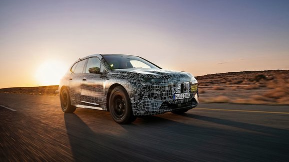 BMW poodhalilo novou vlajkovou loď během testů v extrémních podmínkách 