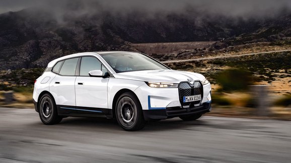 BMW slibuje první vůz s revolučními solid-state bateriemi do roku 2025