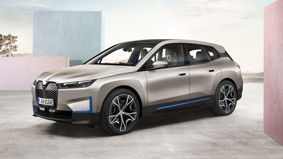 Elektrické SUV BMW iX nabídne výkon přes 500 koní a dojezd až 600 km