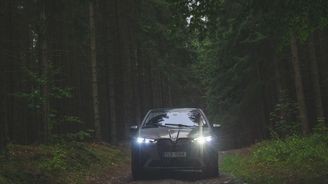 První elektrické „emkové“ BMW iX M60: Borůvkové hody po bavorsku