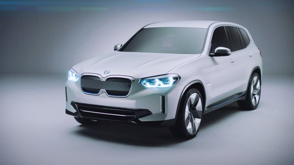 BMW X3 dostane plug-in hybrid. Přijede ještě před elektrickou iX3