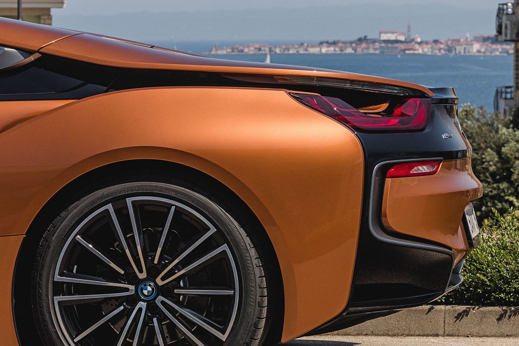 BMW i8 Roadster