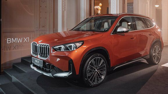 BMW v Karlových Varech vystavuje nový crossover X1 i unikátní prototyp i7