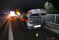 V kradeném BMW prchal před policií: Skočil omylem z dálničního mostu!