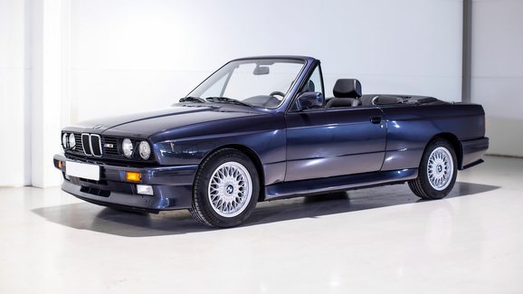 Kabriolet BMW M3 z roku 1989 prošel rukama firemních renovátorů