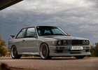 Na prodej je zajímavé BMW M3 E30. Místo čtyřválce má V8!