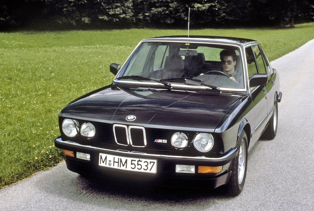 BMW M5 E28 (1985-1987)