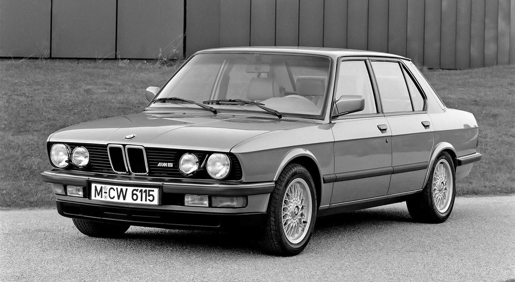 BMW M5 E28 (1985-1987)