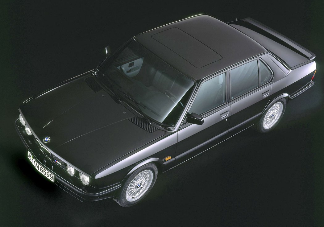 BMW M5 E28 (1985-1987)