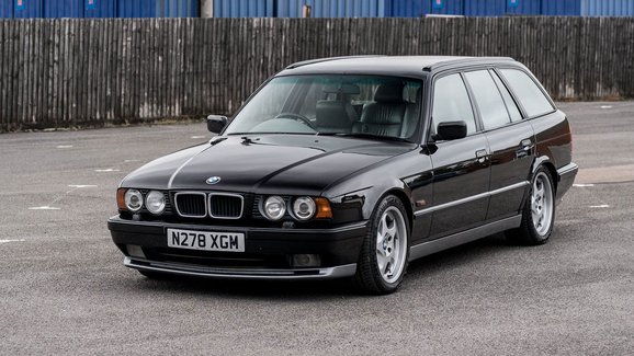 Chris Harris prodává neobvyklé auto. Zbavuje se netovární BMW E34 M5 v kombíku