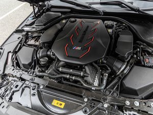Ani jeden čistě spalovací motor. Prestižní anketa Wards poprvé ocenila jen elektrifikované pohony