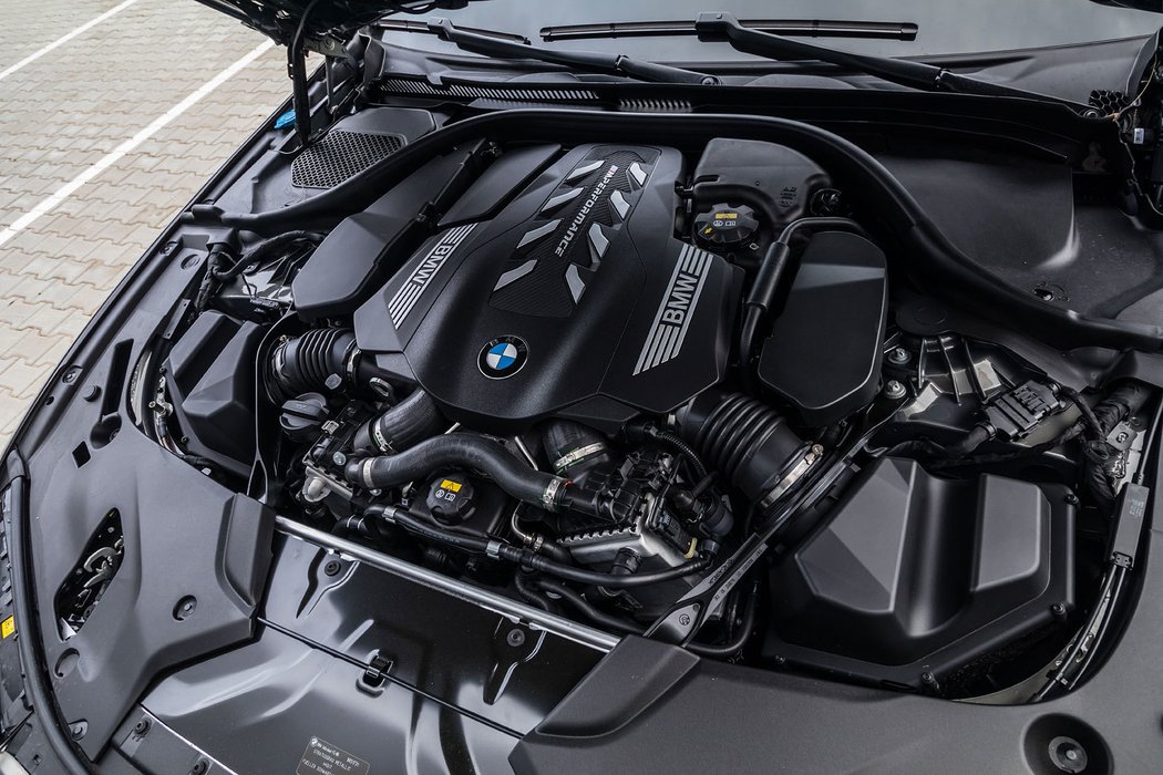 BMW M550i xDrive