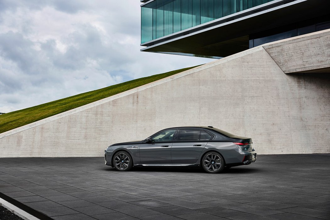 BMW M760e xDrive