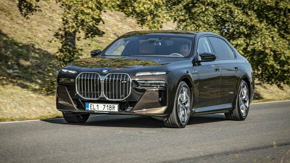 TEST BMW M760e xDrive – Business jet pro aviofobiky