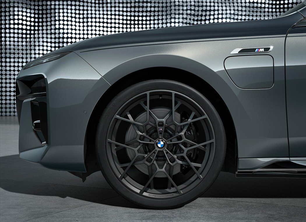 BMW M760e xDrive