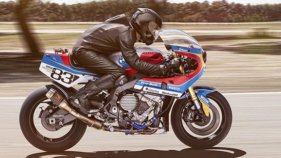 BMW S1000RR Praëm: Pocta osmdesátkovým vytrvalcům