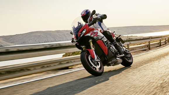 BMW Motorrad S 1000 XR je nyní lehčí, rychlejší a také praktičtější 