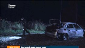 Řidič bavoráku zabil chodce a ujel: Policisté ho dopadli kousek od hořícího auta