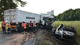 Tragická nehoda u Slaného: V BMW uhořel jeho řidič!