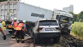 Tragická nehoda u Slaného: V BMW uhořel jeho řidič!