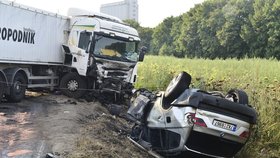 Tragická nehoda u Slaného: V BMW uhořel jeho řidič!