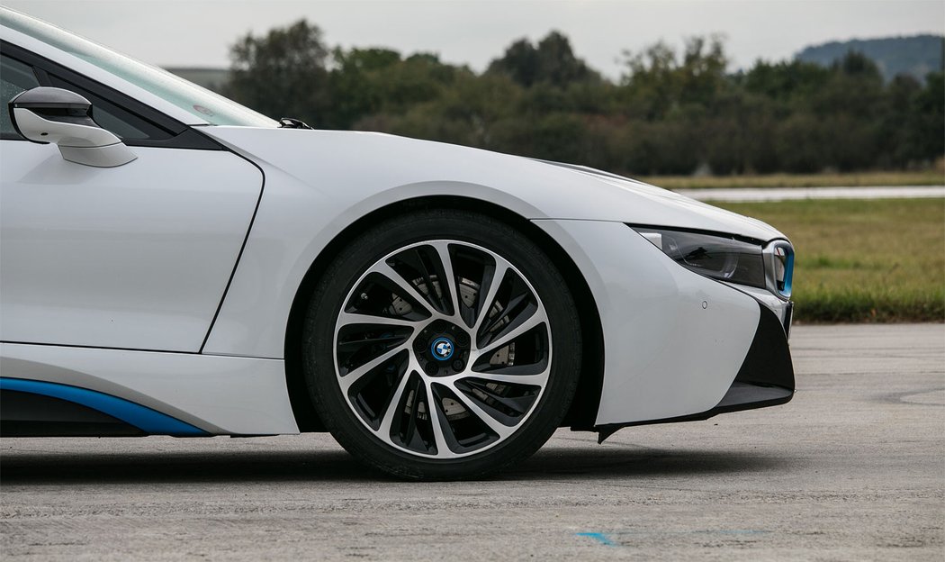 BMW i8