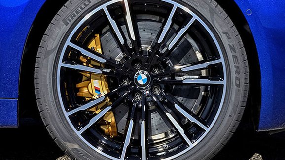 Pirelli má pro BMW M5 pneumatiky odvozené z obutí pro monoposty Formule 1