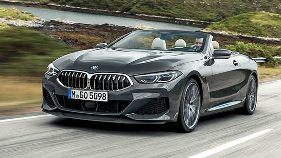 BMW 8 Cabrio oficiálně: Vyhřeje krk i lokty a nabídne osmiválec nebo turbodiesel