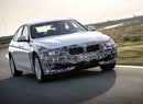Modernizované BMW 3 se představí 7. května, dostane tříválec?