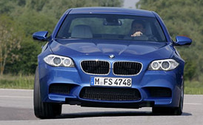 BMW M5: První oficiální video