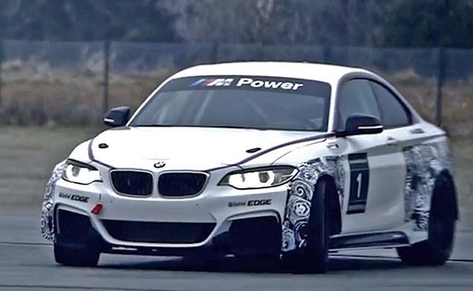 Rozverné BMW M235i Racing se představuje (video)