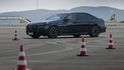 Testování vozů BMW na vznikajícím polygonu na Sokolovsku