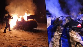 Nebezpečný hazard na silnici se řidiči nevyplatil: Jeho auto zachvátil požár