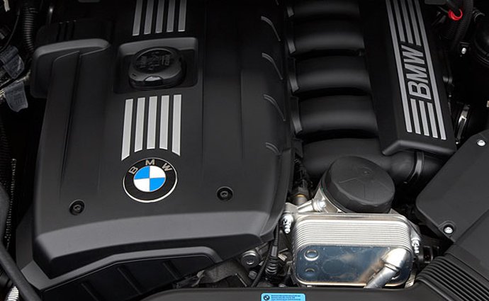 Šestiválcové motory BMW ztrácejí šrouby, musí na svolávací akci
