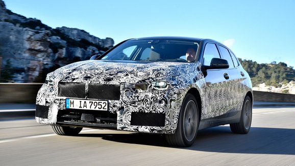 Nové BMW 1 před premiérou: Nabídne více prostoru a skvělé jízdní vlastnosti