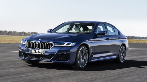 Modernizované BMW řady 5 oficiálně: Důraznější design a elektrifikace