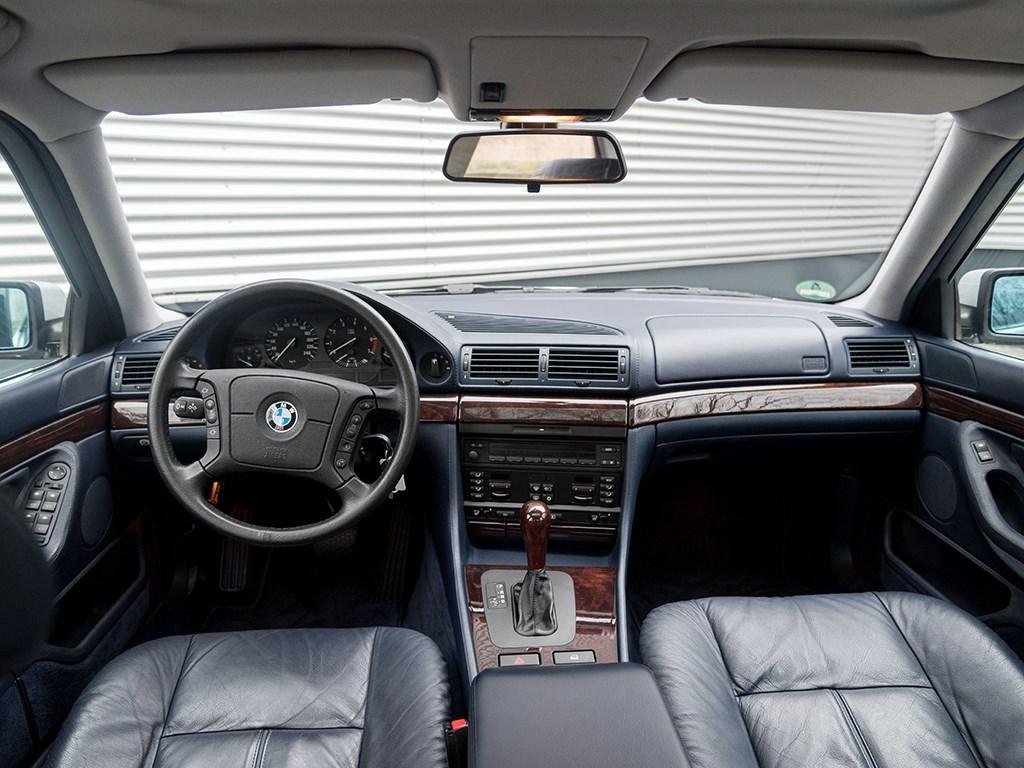 BMW 750i